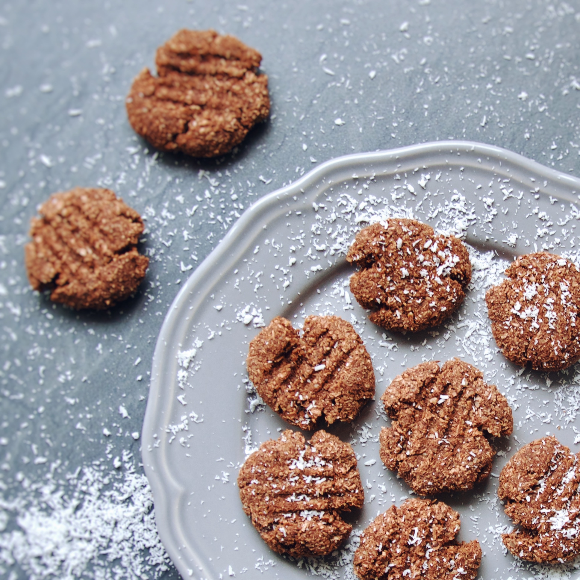 Kekse, Cookies, Cookie Keks, Kokosnuss, Coconut, lecker, rezept, recipe, gesund, abnehmen, vegan, laktose frei, Gluten frei, zuckerfrei, kein Zucker, clean eating, cleaneating, eat clean, genus, healthy, delicious, lecker