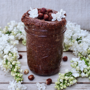 schokolade, chocolate, vegan, sugar free, no sugar, zuckerfrei, kein zucker, abnehmen, lose weight, nutella, chocolate spread, schokoaufstrich, rezept, recipe, lecker, delicious, plant based, healthy, gesund, schnell, quick, simple, einfach, Nutella selber machen, make your own nutella, glutenfrei, gluten free, kitchen, brown, jar, glas, hazelnuss creme
