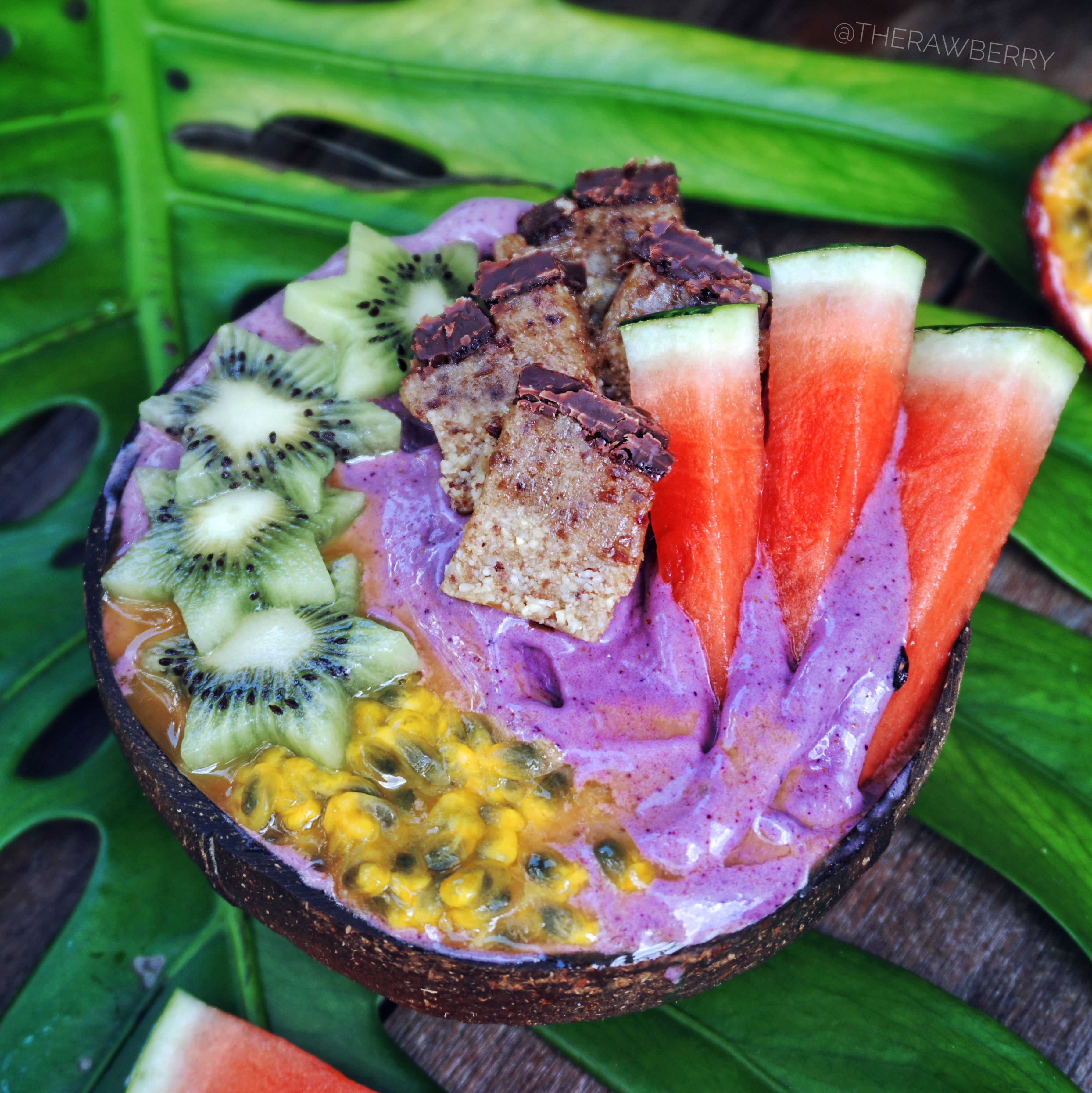 vegan, lecker, delicious, frooggies, bowl, Schüssel, healthy, gesund, acai, kiwi, fruchte, fruits, ohne Zucker, without sugar, food