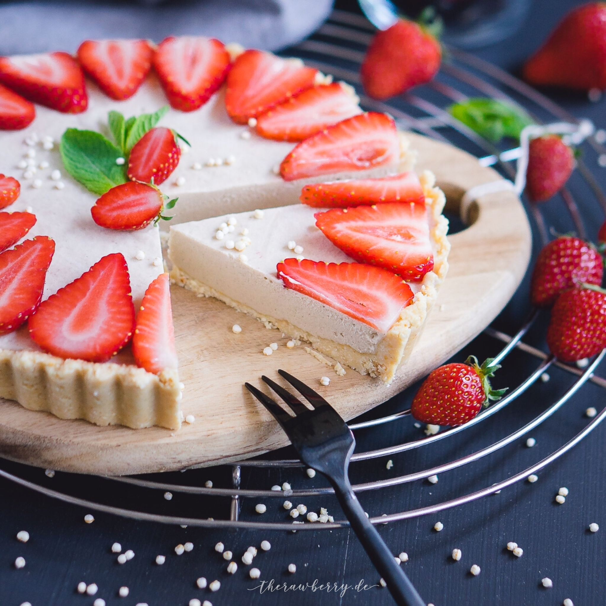 Cheesecake, Käsekuchen, Erdbeeren, Strawberries, Cake, Kuchen, Dessert, lecker, vegan, sugar free, dairy free, gluten free, laktosefrei, gesund, clean eating, healthy, food, essen