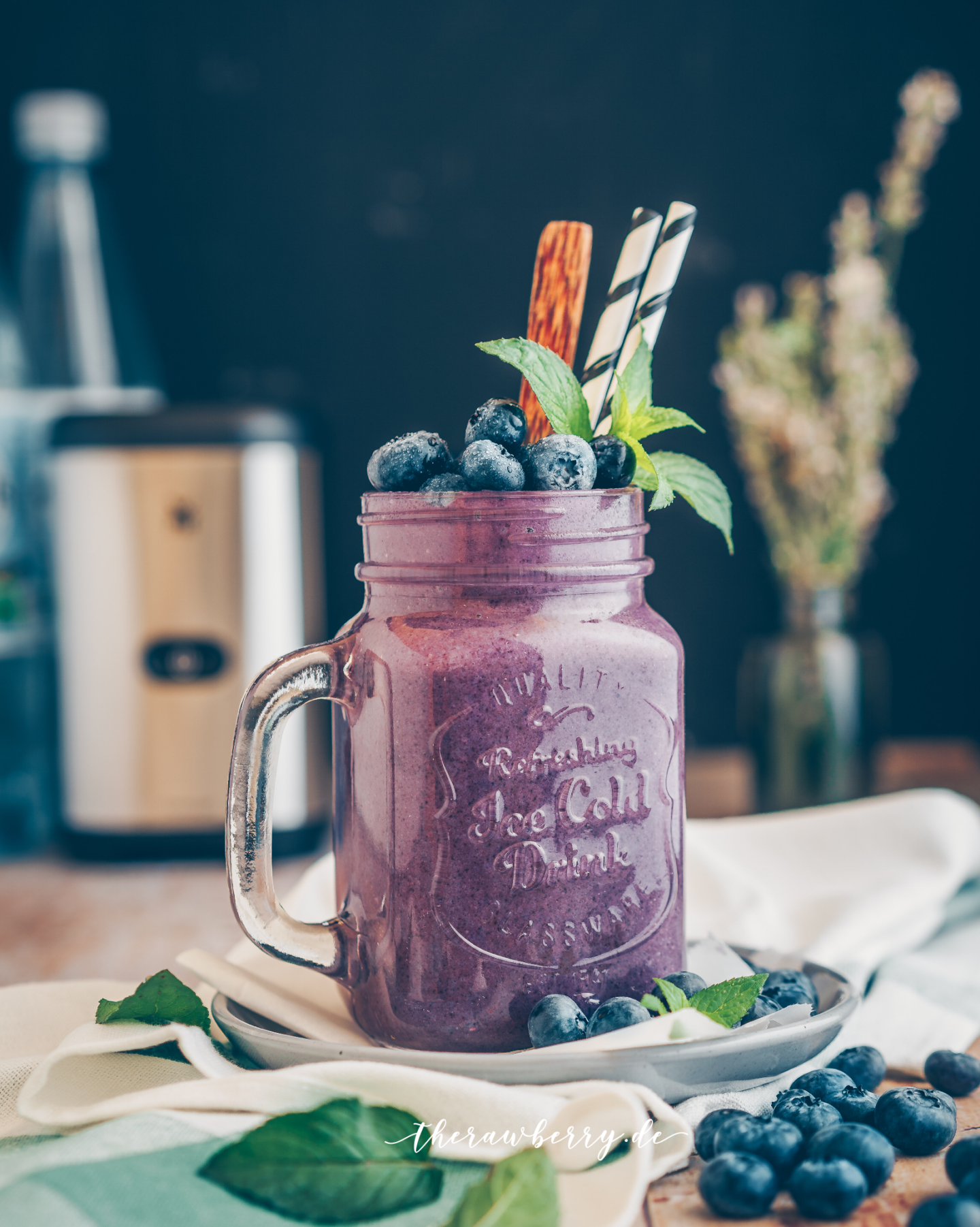 recipe, smoothie, rezept, lecker, healthy, delicious, therawberry, einfach, simple, blueberries, blaubeeren, quick, schnell, wholesome, diet, vegan, glutenfree, glutenfrei, snack, food, photography, Fotografie, essen, Lebensmittel
