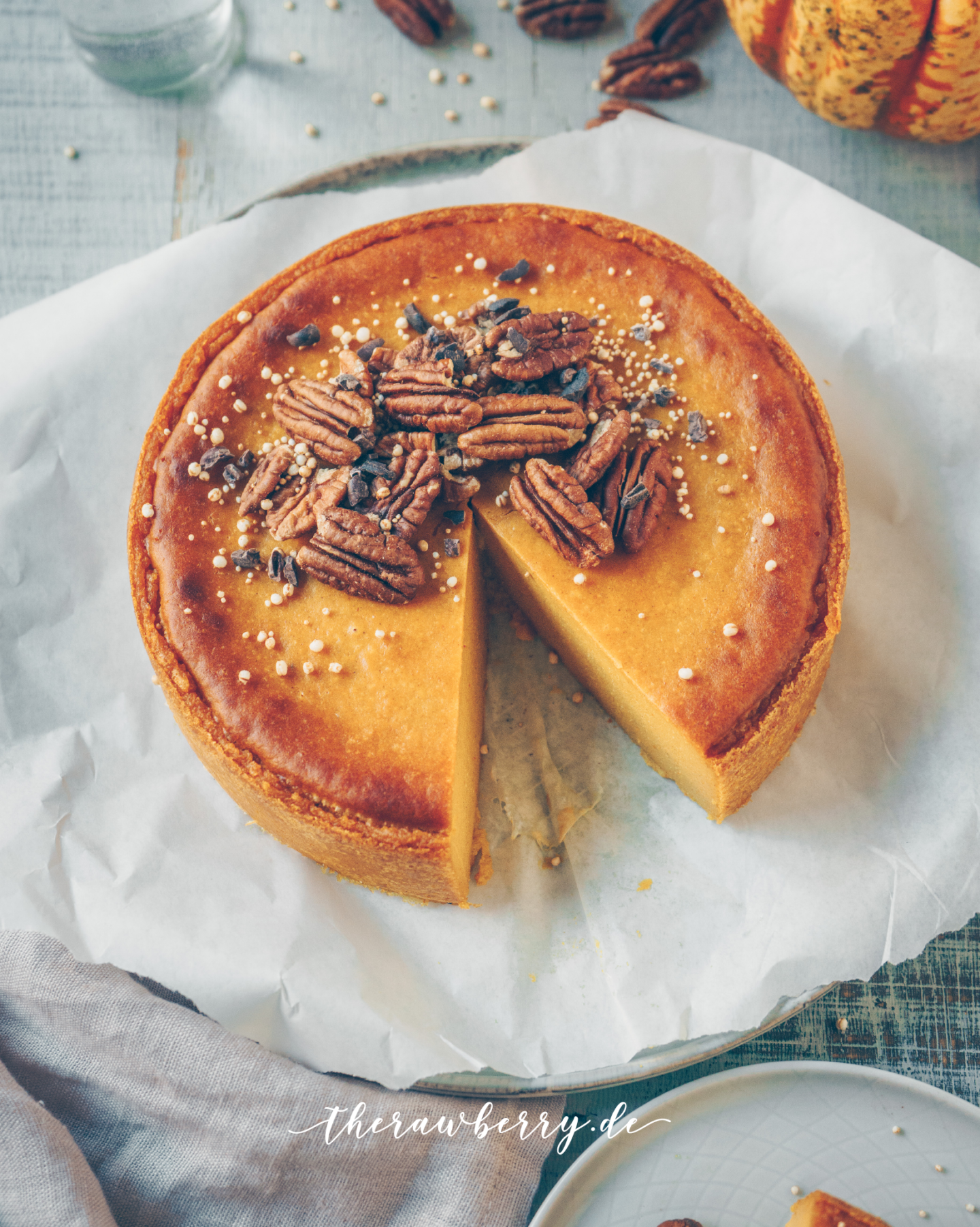 pumpkin, kürbis, Herbst, Käsekuchen, cheesecake, vegan, glutenfree, gluten free, glutenfrei, lecker, delicious, healthy, gesund, diet, less sugar, easy, einfach, simple, baking, yellow, gelb, kuchen, cake, pecans, pekanüsse, zuckerfrei, sugar free, no crust, ohne boden