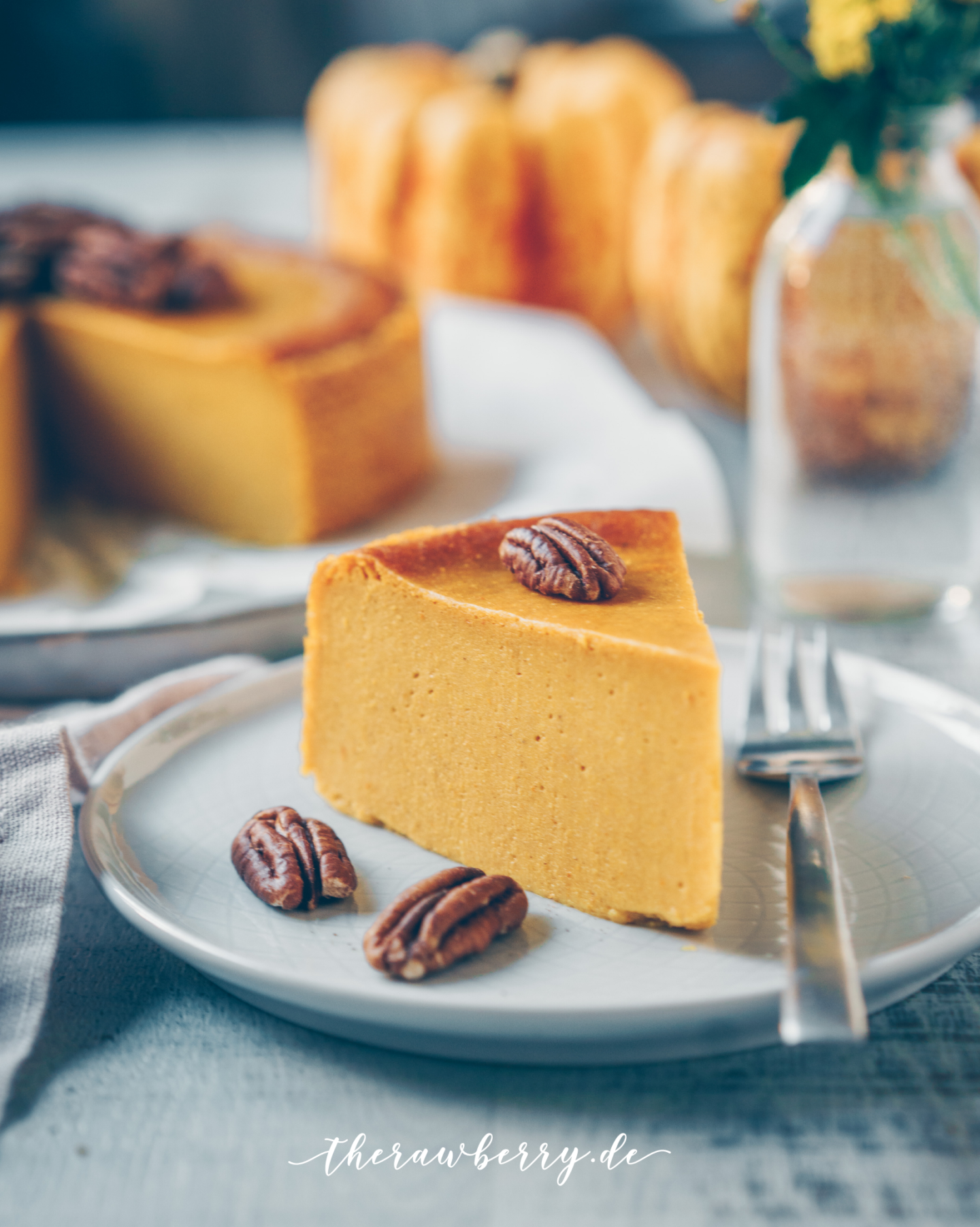 pumpkin, kürbis, Herbst, Käsekuchen, cheesecake, vegan, glutenfree, gluten free, glutenfrei, lecker, delicious, healthy, gesund, diet, less sugar, easy, einfach, simple, baking, yellow, gelb, kuchen, cake, pecans, pekanüsse, zuckerfrei, sugar free, no crust, ohne boden