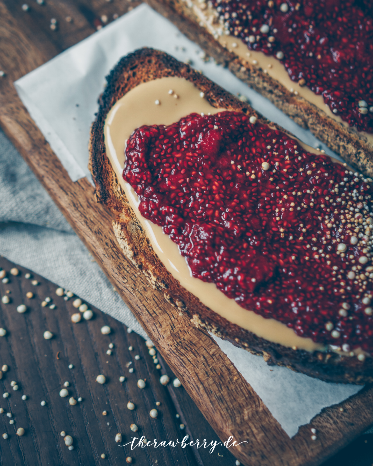 peanut butter, pb, jelly, erdnussbutter, marmelade, chia, jam, homemade,, selbstgemacht, einfach, vegan, glutenfrei, easy, simple, therawberry, food, breakfast, snack, frühstück, schnell, quick, toasts, brot, belegtes Brot, süßes, sweet, was kleines zwischendurch