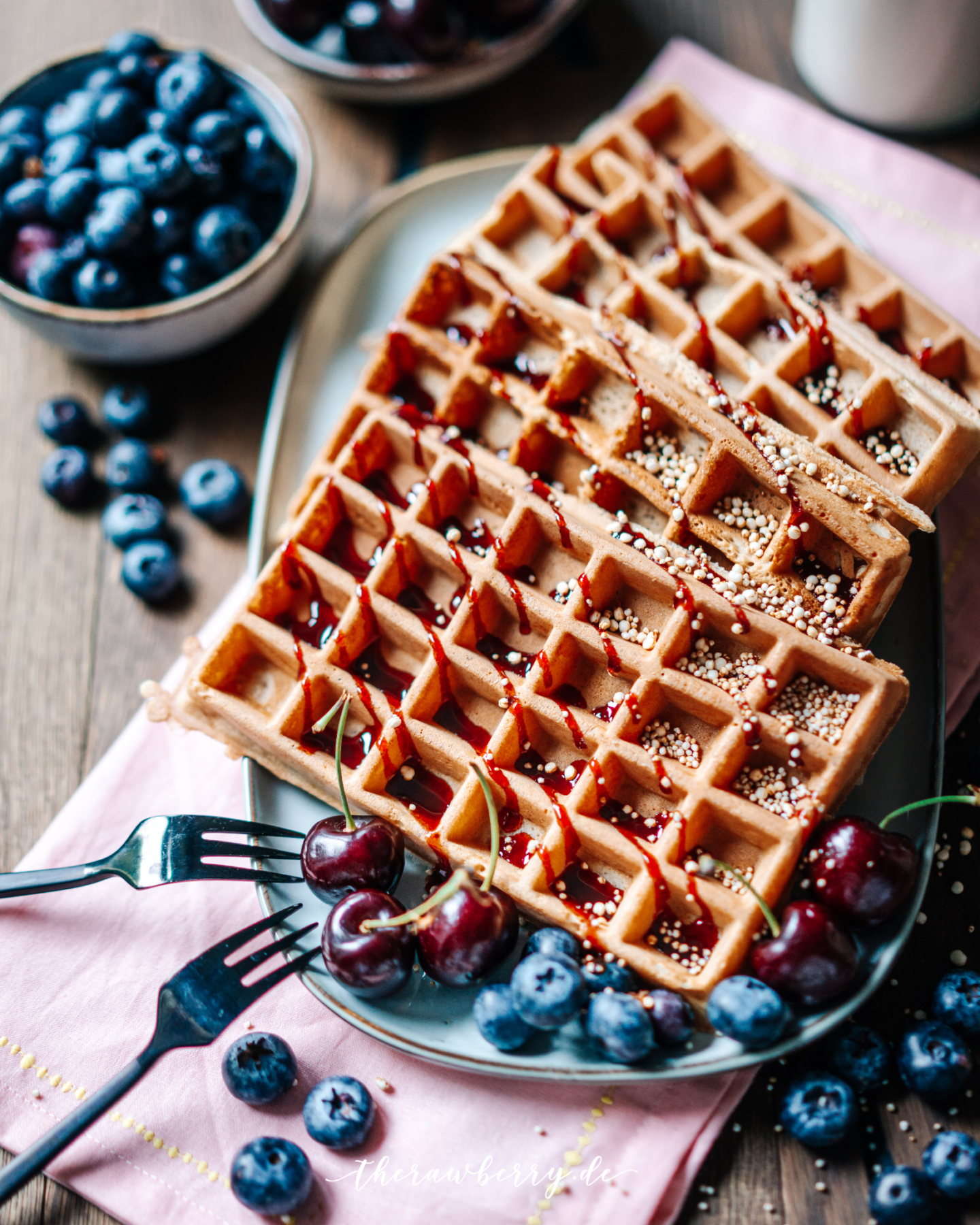 waffles, Waffeln, vegan, delicious, lecker, einfach, simple, baking, backen, vegan, coconut sugar, healthified, wholesome, diet, vollwertkost, yum, yummy, food, dessert, essen, frühstück, simple, simpel, therawberry, foodie, plant-based, food photographie, fotografie, Rezept, recipe , brunch