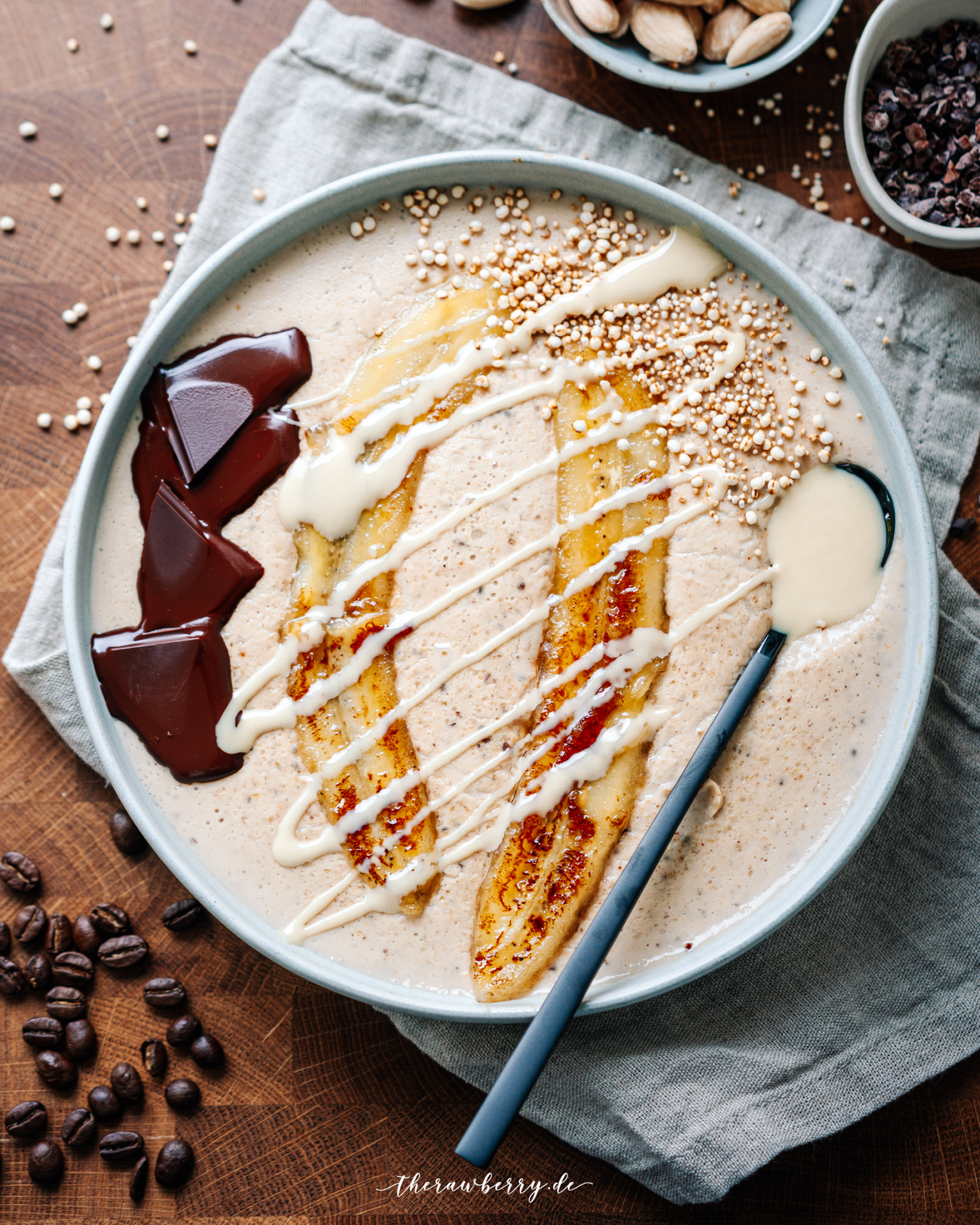 chocolate, schokolade, nachtisch, dessert, breakfast, frühstück, food photography, food, essen, fotografie, therawberry, marei dorfschmidt, porridge, vegan, haferbrei, glutenfree, glutenfrei, dairyfree, laktosefrei, diet, healthy, gesund, lecker, delicious, recipe, rezept, blogger, fitness, fit, protein rich, proteinreich, vegan protein, Plant-based, almond butter, mandamus, fried banana, gebratene banane