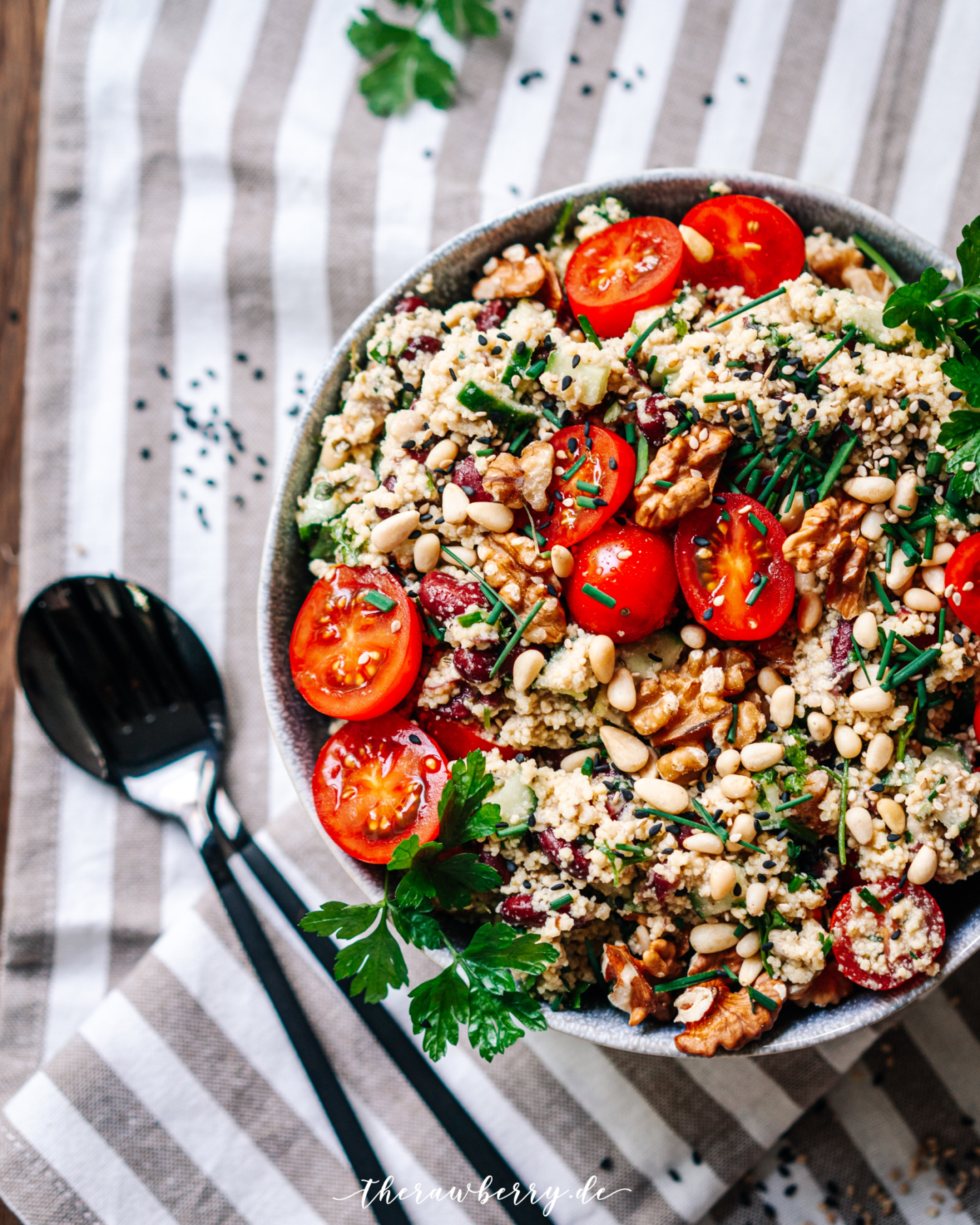 couscous, salad, salat, Sommer, rezept, recipe, lecker, delicious, tomatoes, tomaten, easy, einfach, bowl, Schüssel, Mittagessen, lunch, dinner, Abendessen, wholefoods, diet, diät, therawberry, food, essen, photography, fotografie, vegan, glutenfree, cooking, kochen, schnell, quick