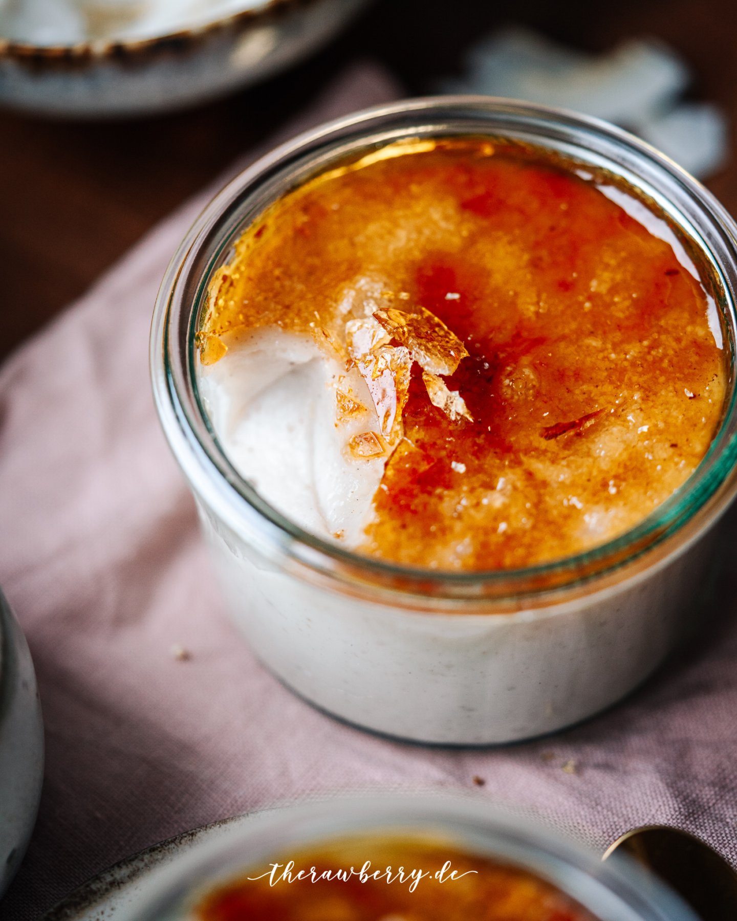 dessert, nachtisch, food, essen, therawberry, marie dorfschmidt, creme brulee, pudding, kochen, backen, snack, süß, sweet, cooking, baking, festive, dinner, festlich, einfach, schnell, easy, quick, vegan, glutenfree, glutenfrei, almond milk, Mandeldrink, coconut cream, Kokosmilch, jars, glass, plant-based, no dairy