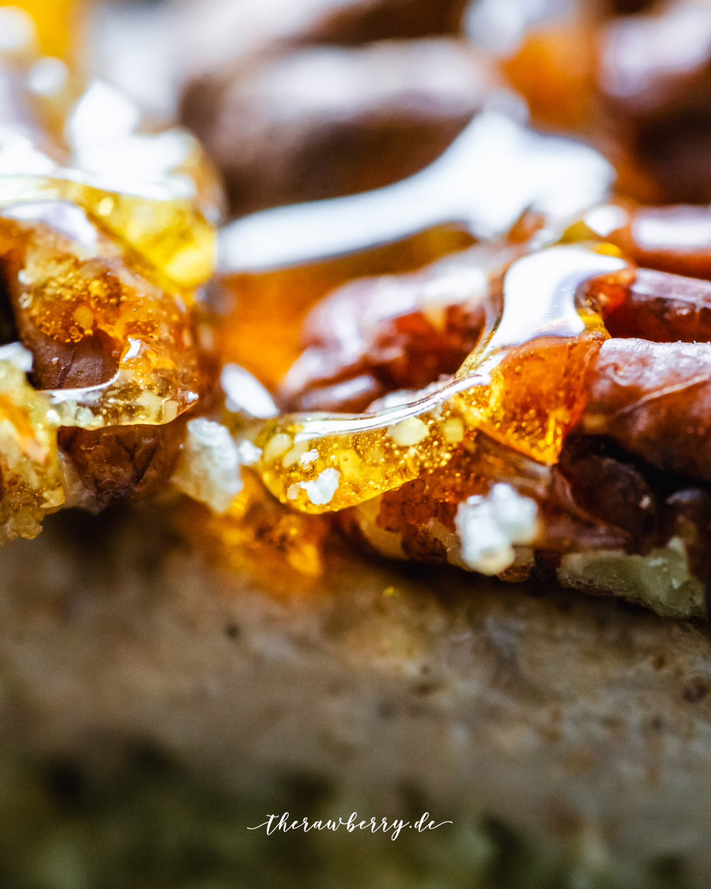 pecan pie, pekanuss kuchen, kuchen, pie, dessert, delicious, nachtisch, lecker, einfach, glutenfrei, glutenfree, vegan, dairy free, Laktose frei, schnell, quick, easy, simple, simple, yum, yummy, delicious, healthy, gesund, therawberry, marie dorfschmidt, food, foodie, essen, baking, backen, food photographie, fotografie, plant-based, pflanzich