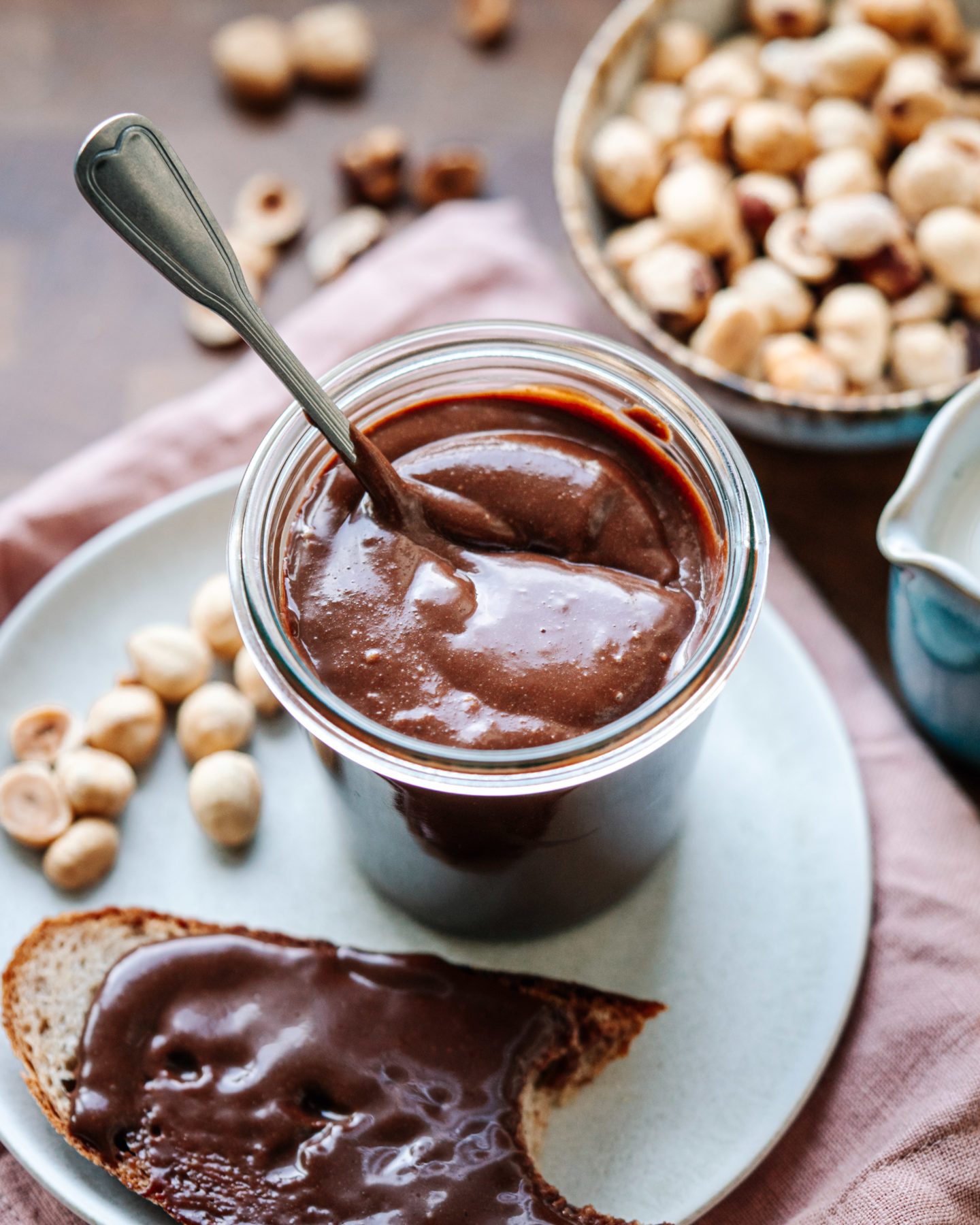 easy, vegan, einfach, marie dorfschmidt, therawberry, rezept, recipe, chocolate, Schokolade, gluten free, glutenfrei, einfach, lecker, delicious, simple, simpel, plant based, sweet, süß, Nutella, selber machen, healthy, hazelnuts, gesund, Haselnüsse, food, breakfast, frühstück, snack, healthyfied, yum, yummy