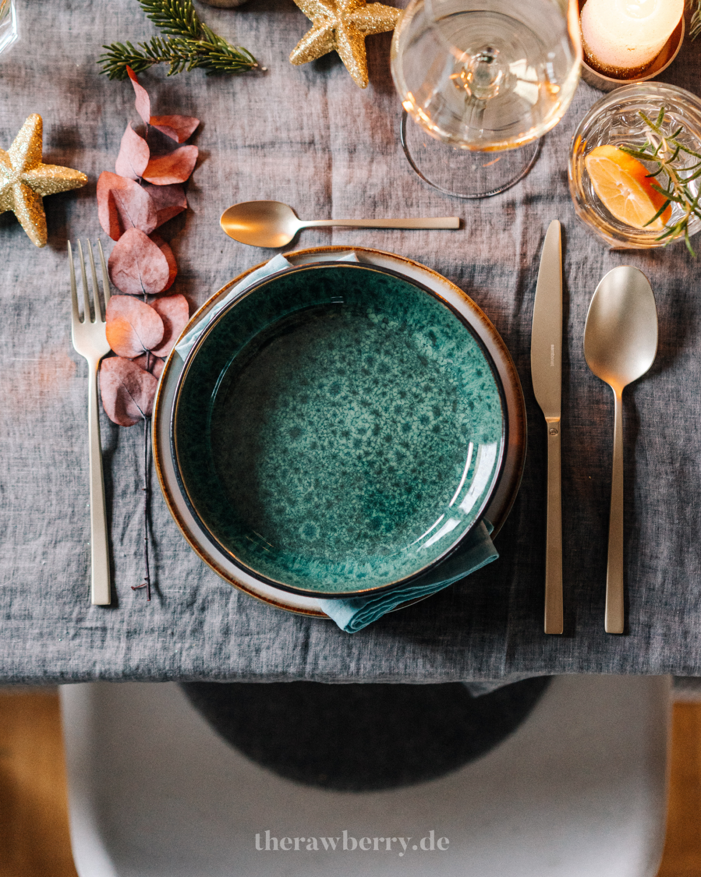 vegan, festive, festlich, weihnachten, christmas, cooking, kochen, dinner, plant-based, vegan, pasta, nudeln, käse, cheese, sauce, soße, healthy, gesund, lecker, delicious, yum, food, essen, dinner, lunch, Mittagessen, Abendessen, einfach, simple, pumpkin, Kürbis, tableware, Geschirr, Tritschler, marie dorfschmidt, therawberry, food photography, fotografie, beautiful, hübsch, cheers, prost, rezept, recipe