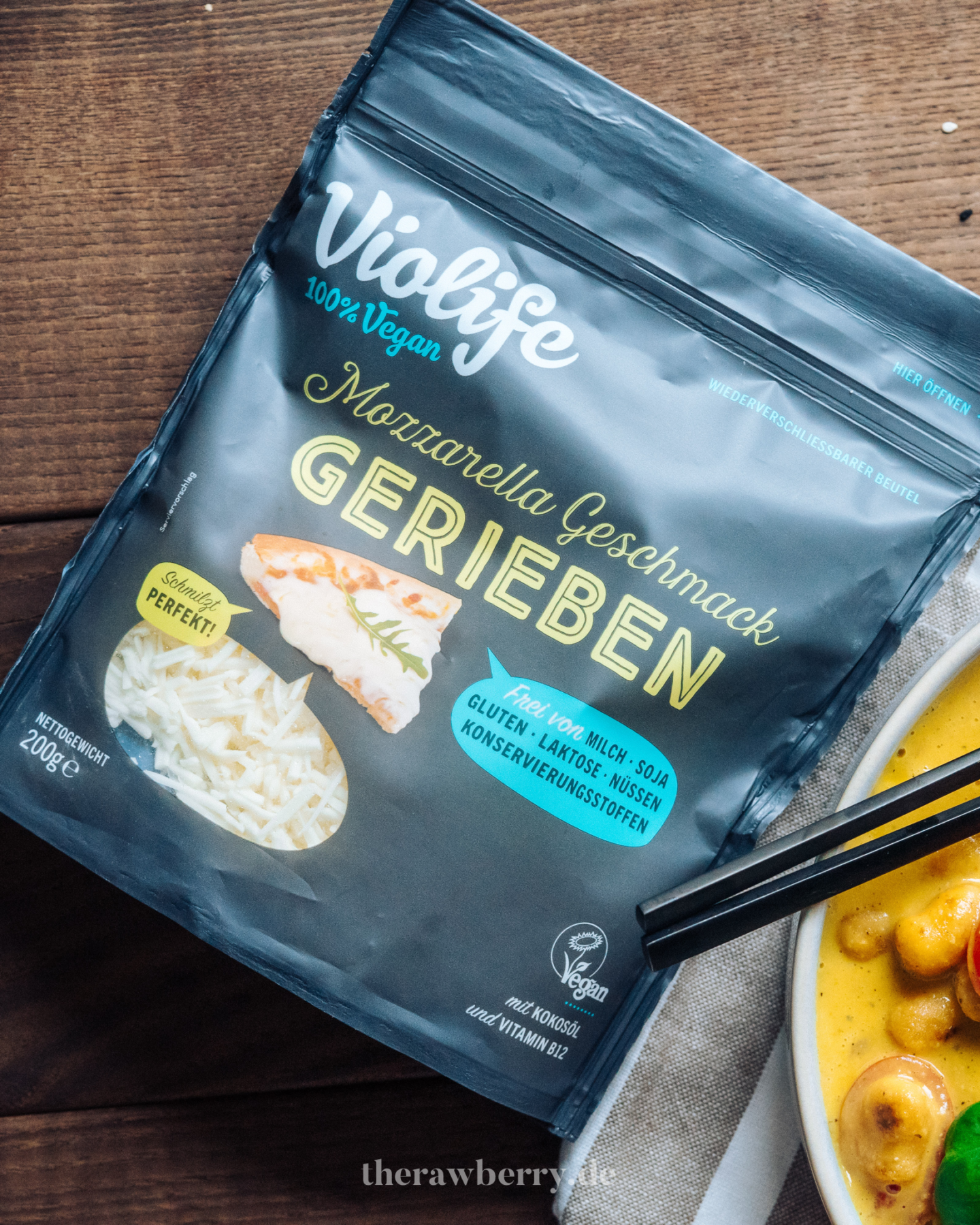 Abendessen, beautiful, cheers, cheese, Christmas, cooking, delicious, dinner, einfach, Essen, festive, festlich, Food, food photography, Fotografie, Geschirr, Gesund, healthy, hübsch, käse, kochen, kürbis, lecker, lunch, Marie dorfschmidt, Mittagessen, Nudeln, pasta, plant-based, prost, pumpkin, recipe, Rezept, sauce, simple, soße, tableware, therawberry, Tritschler, Vegan, weihnachten, yum