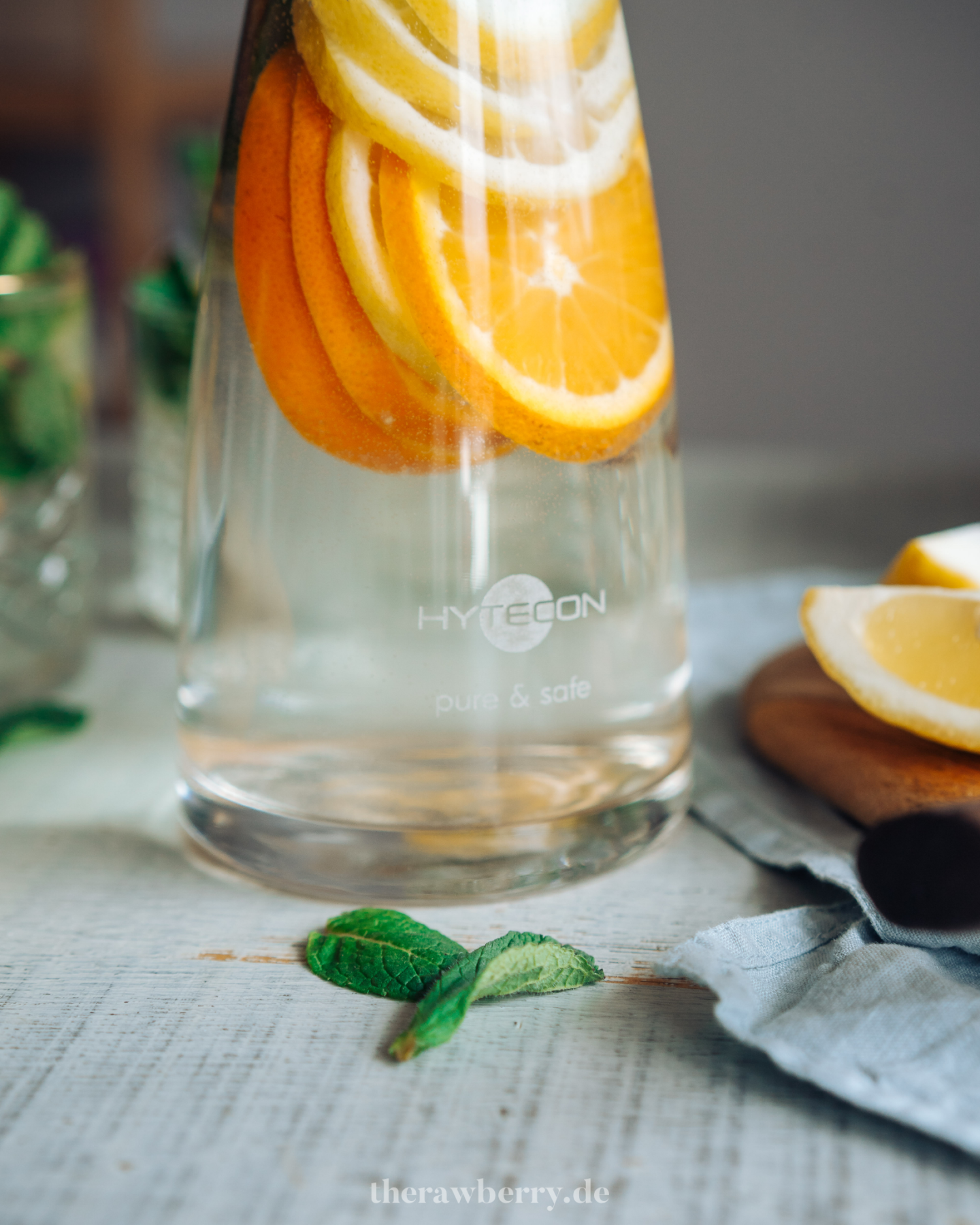 water, wasser, filter, sytem, therawberry, Marie Dorfschmidt, Food Styling, vegan, diet, diät, gesund, leben, living, healthy, mindful, lifestyle, lemons, Zitronen, splash, action shot, foodie, living, Plantbased, Hytecon, hypro water, waterfilter, Wasserfilter, einfach, simple