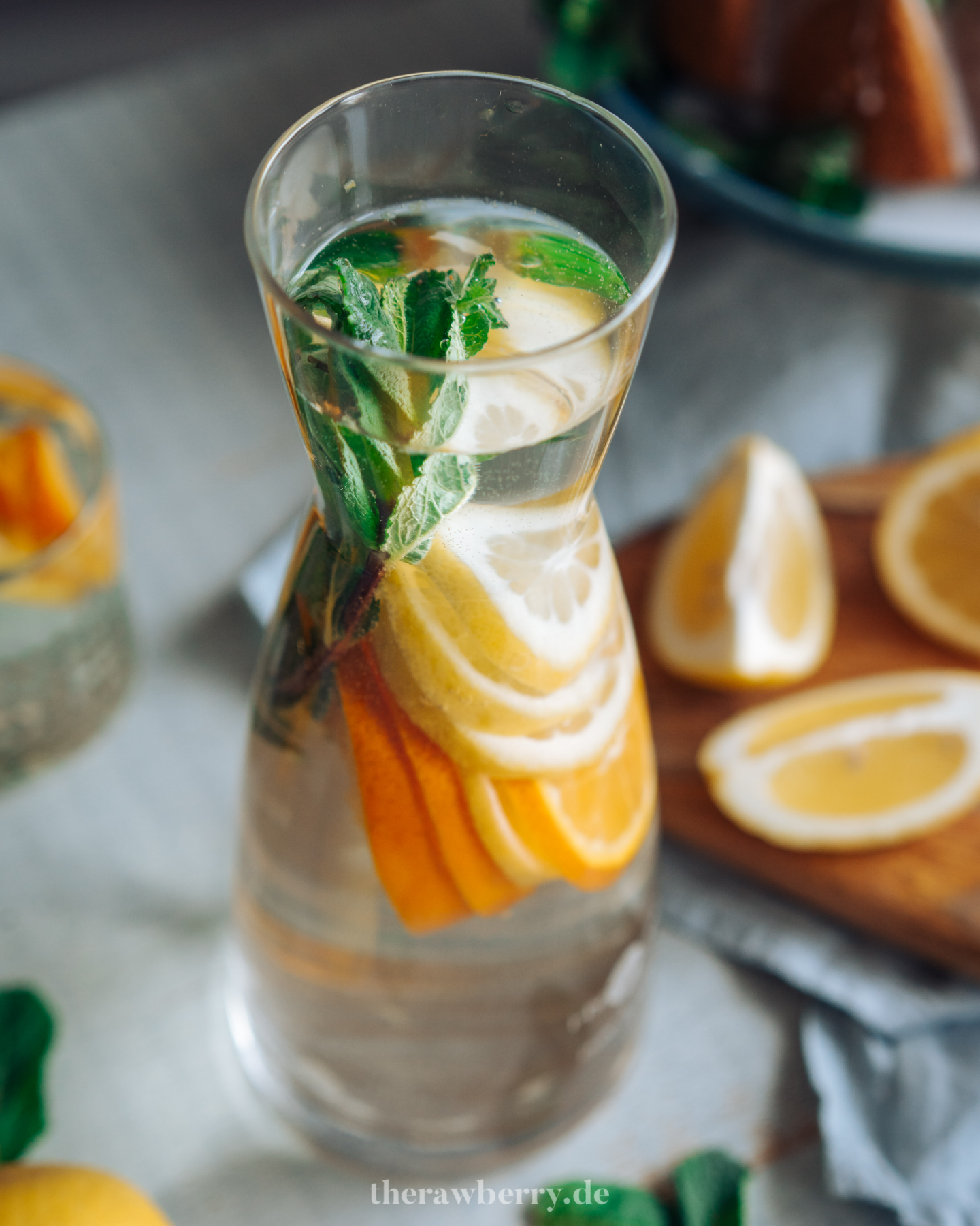 water, wasser, filter, sytem, therawberry, Marie Dorfschmidt, Food Styling, vegan, diet, diät, gesund, leben, living, healthy, mindful, lifestyle, lemons, Zitronen, splash, action shot, foodie, living, Plantbased, Hytecon, hypro water, waterfilter, Wasserfilter, einfach, simple