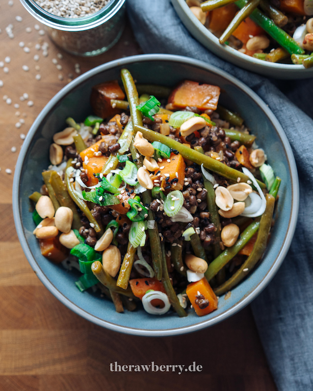 massaman curry, Fairtrade original, Kochbox, essen, therawberry, marie dorfschmidt, food fotografie, food styling, Lebensmittel, lecker, einfach, schell, kochen, box, essen aus der box, essenskiste, gesund, bio, reis, curry, selber kochen, foodie, blogger, fotograf, zutaten, Kokosmilch, Thailändische Küche, Thai essen