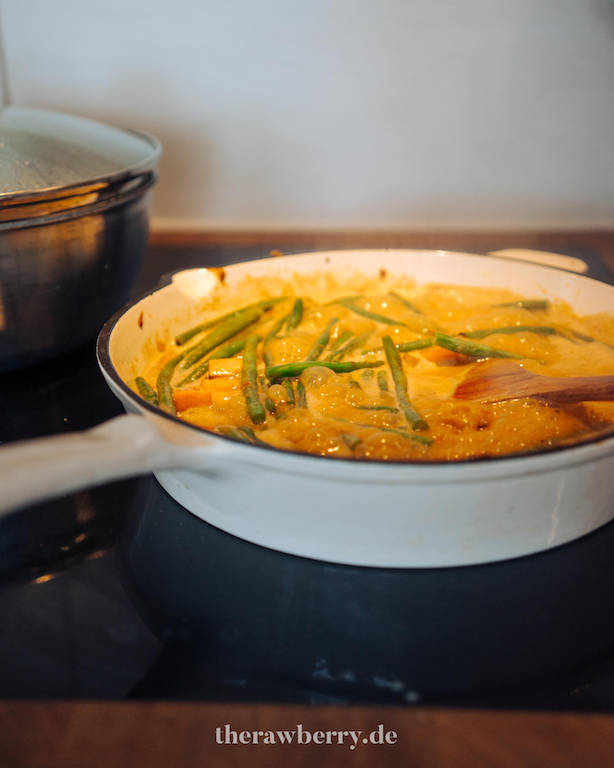 massaman curry, Fairtrade original, Kochbox, essen, therawberry, marie dorfschmidt, food fotografie, food styling, Lebensmittel, lecker, einfach, schell, kochen, box, essen aus der box, essenskiste, gesund, bio, reis, curry, selber kochen, foodie, blogger, fotograf, zutaten, Kokosmilch, Thailändische Küche, Thai essen