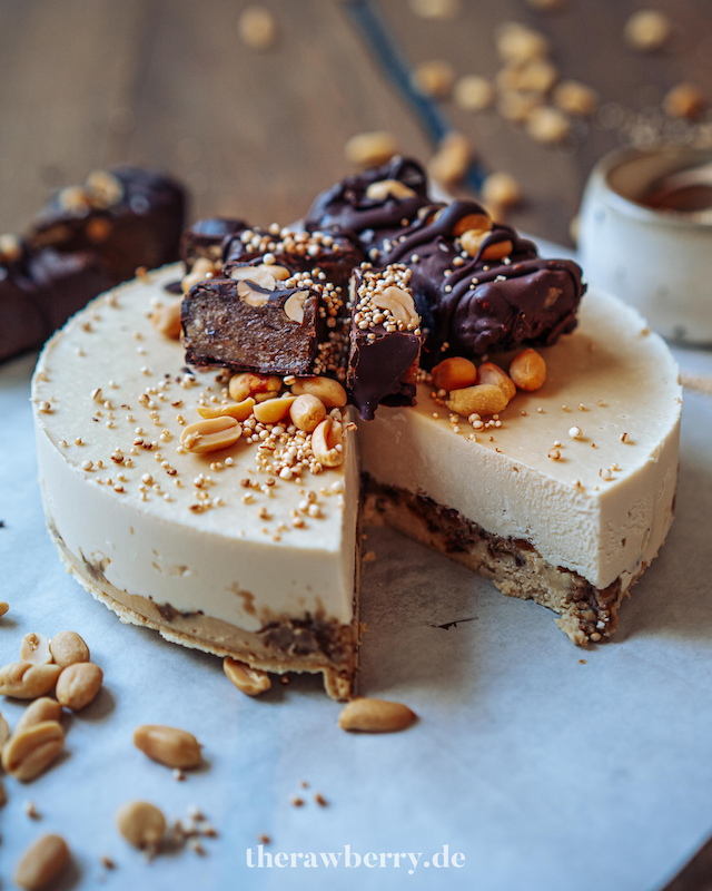 easy, vegan, einfach, marie dorfschmidt, therawberry, rezept, recipe, chocolate, Schokolade, gluten free, glutenfrei, einfach, lecker, delicious, simple, simpel, plant based, sweet, süß, Nutella, selber machen, healthy, hazelnuts, gesund, Haselnüsse, food, breakfast, frühstück, snack, healthyfied, yum, yummy, snickers, erdnüsse, peanuts, käsekuchen, cheesecake, festive, festlich