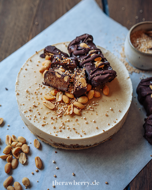 easy, vegan, einfach, marie dorfschmidt, therawberry, rezept, recipe, chocolate, Schokolade, gluten free, glutenfrei, einfach, lecker, delicious, simple, simpel, plant based, sweet, süß, Nutella, selber machen, healthy, hazelnuts, gesund, Haselnüsse, food, breakfast, frühstück, snack, healthyfied, yum, yummy, snickers, erdnüsse, peanuts, käsekuchen, cheesecake, festive, festlich