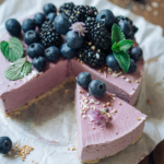 blackberry, Brombeere, vegan, glutenfree, glutenfrei, einfach, simple, healthy, gesund, Käsekuchen, cheesecake, no bake, ohne backen, therawberry, Marie Dorfschmidt, torte, tart, blueberries, berries, Blaubeeren, Beeren, Sommerkuchen, summer cake, food, essen, dessert, nachtisch, rezept, recipe