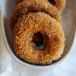 donuts, apple, doughnuts, zimt, apfel, sucker, sugar, vegan, baking, backen, einfach, simple, baked, gebacken, therawberry, Marie Dorfschmidt, Herbst, treat, snack, nachtisch, fall, aumun, rezept, recipe
