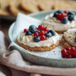 vegan, cookie pies, Kekse, kuchen, küchlein, rezept, recipe, berrie, beeren, Zuckerkekse, party, snack, frischkäse, cream cheese, American cookies, amerikanische Kekse, therawberry