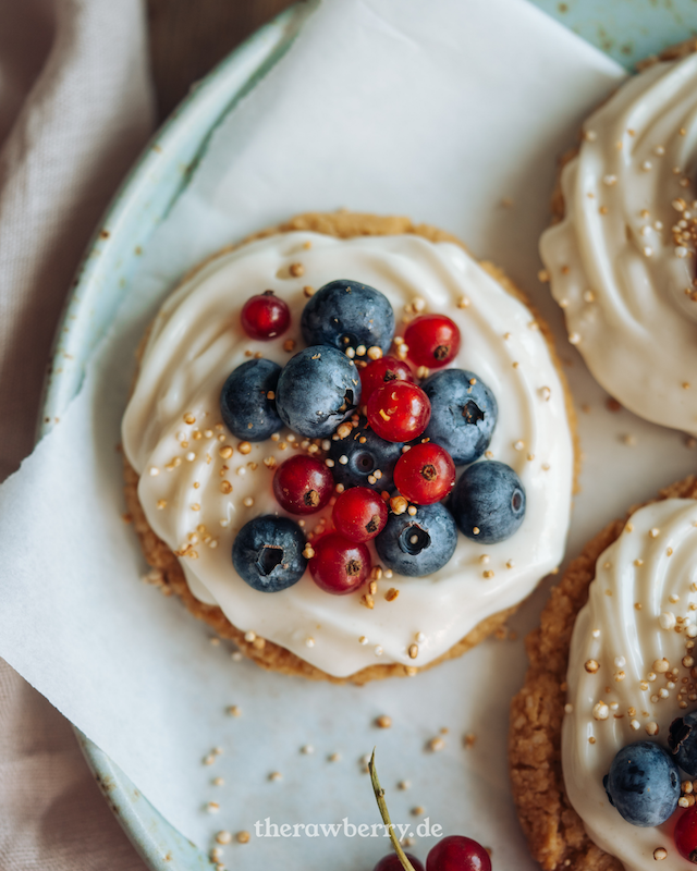 vegan, cookie pies, Kekse, kuchen, küchlein, rezept, recipe, berrie, beeren, Zuckerkekse, party, snack, frischkäse, cream cheese, American cookies, amerikanische Kekse, therawberry