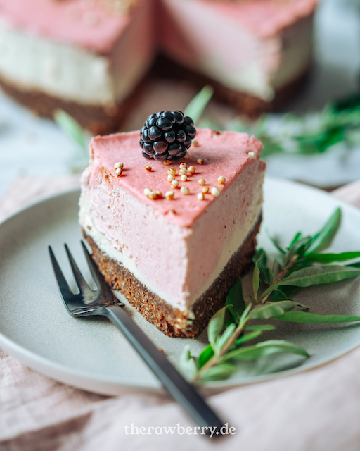 Neapolitan ice cream sandwich cake, therawberry, Eiscreme torte, einfach, lecker, easy, vegan, glutenfree, glutenfrei, kuchen, ohne backen, blackberry, Brombeere, rezept, Marie Dorfschmidt