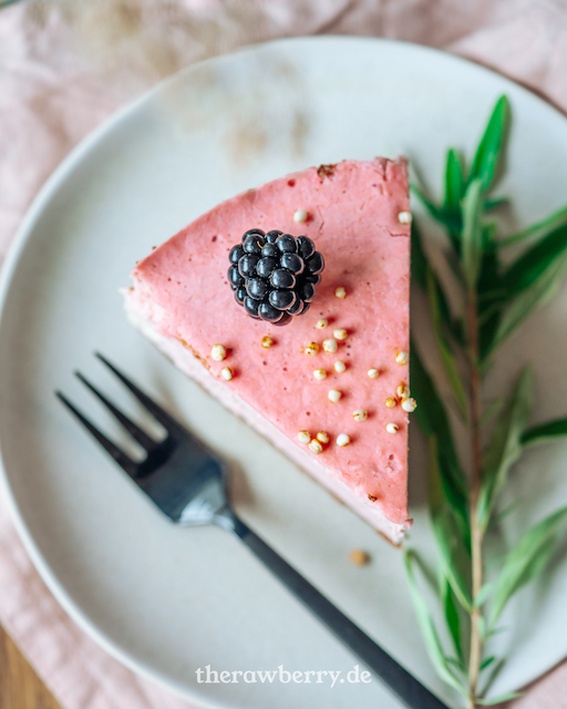 Neapolitan ice cream sandwich cake, therawberry, Eiscreme torte, einfach, lecker, easy, vegan, glutenfree, glutenfrei, kuchen, ohne backen, blackberry, Brombeere, rezept, Marie Dorfschmidt