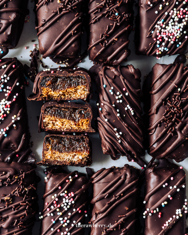 caramel, karamell, Schokoladen, chocolate, coffee, Kaffee, riegel, bars, Twix, vegan, gluten-free, glutenfrei, treat, snack, food, dessert, nachtisch, essen, Marie Dorfschmidt, therawberry