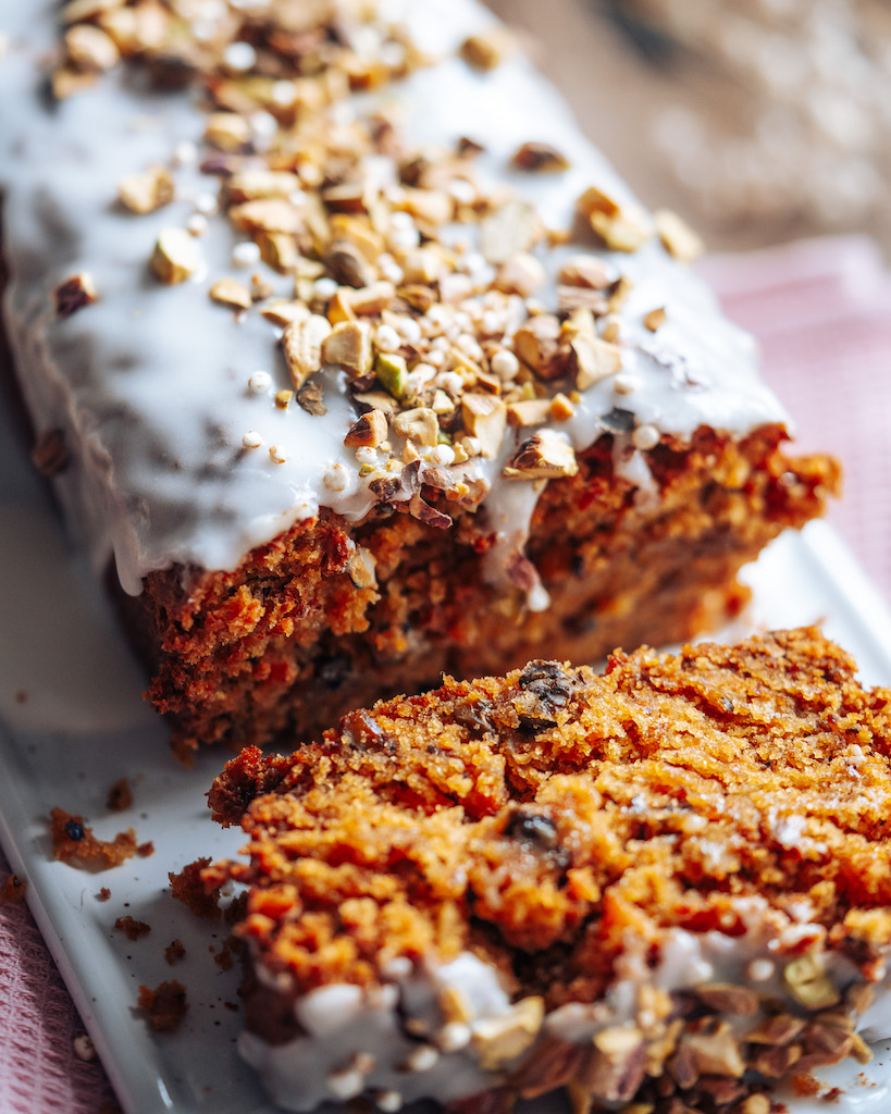 Karotten Kuchen mit Pistazien, vegan
