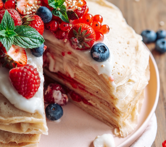 Pfannkuchen, vegan, auf Teller