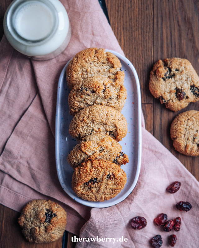 Kekse und Cranberry von oben