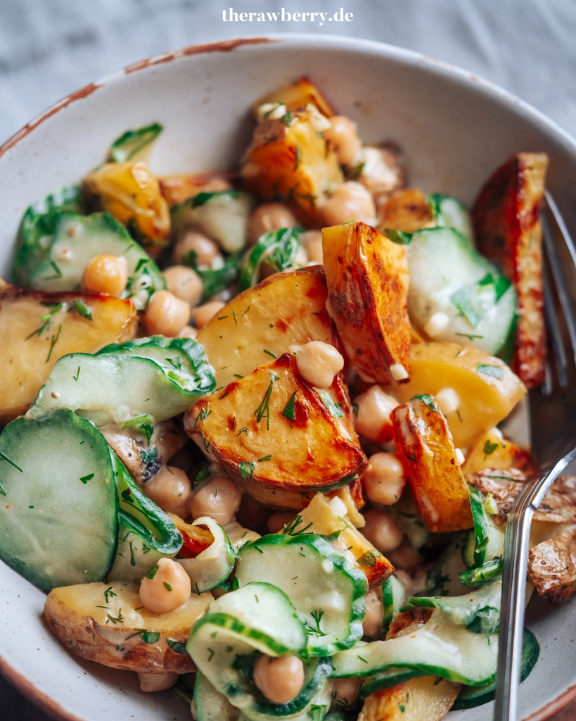 Kartoffelsalat, Schüssel, Gurkenscheiben, Kichererbsen